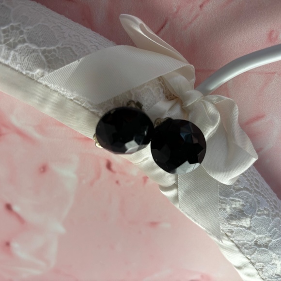 Vintage black jet clip earrings - Picture 1 of 7